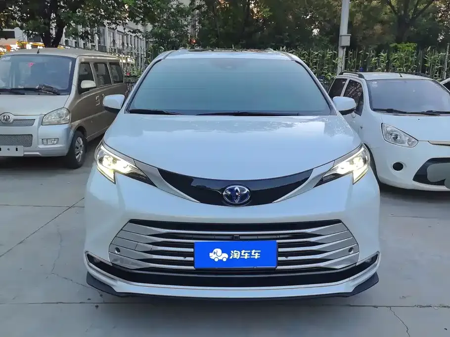 Toyota Sienna — фото 5