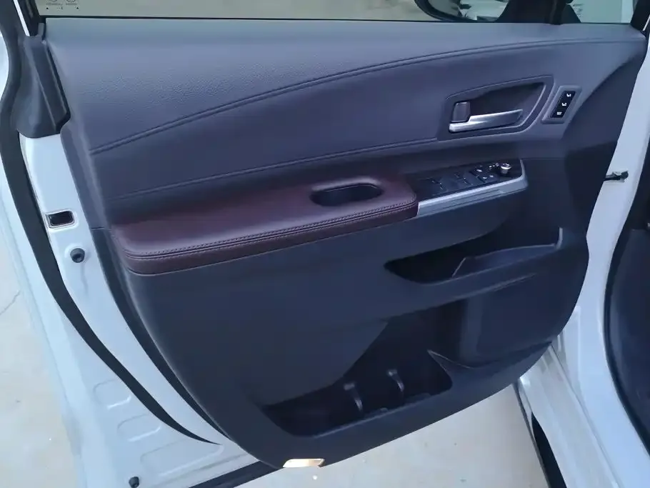 Toyota Sienna — фото 6