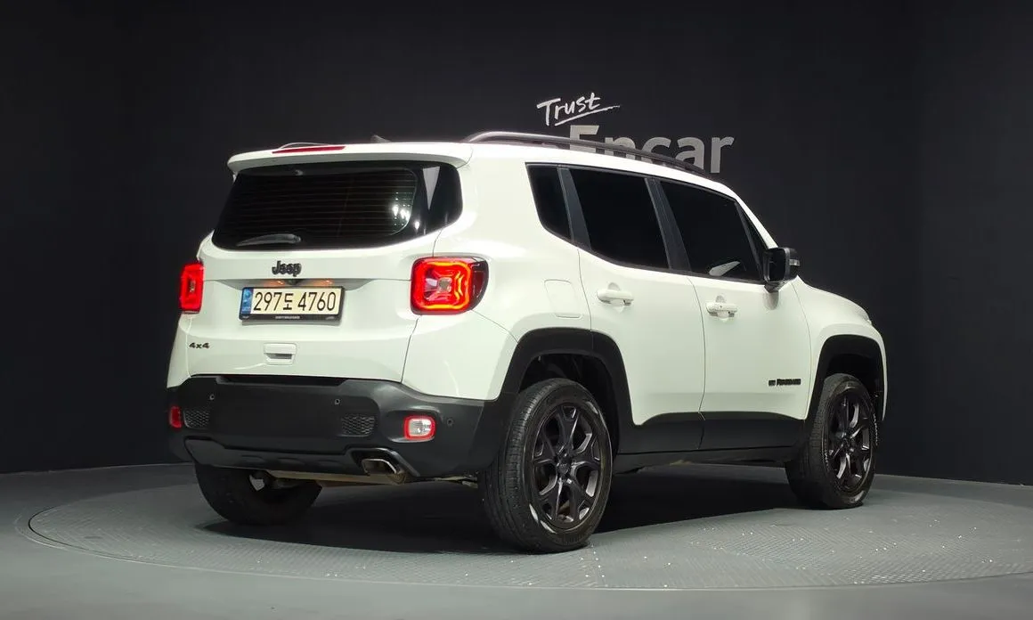 Jeep Renegade — фото 6
