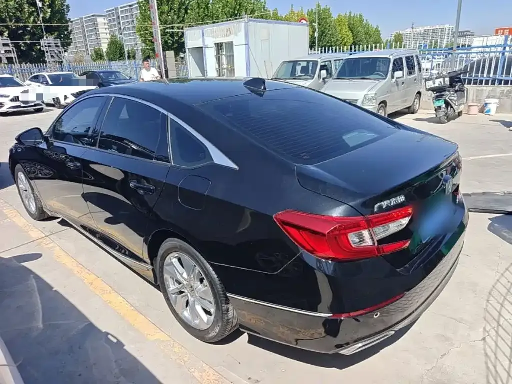 Honda Accord — фото 6