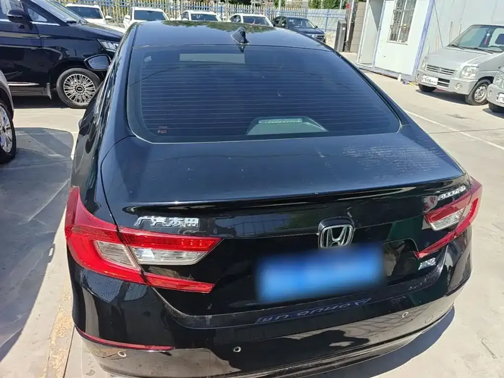 Honda Accord — фото 8
