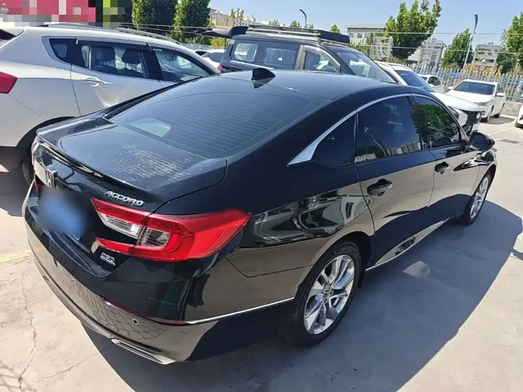 Honda Accord — фото 10