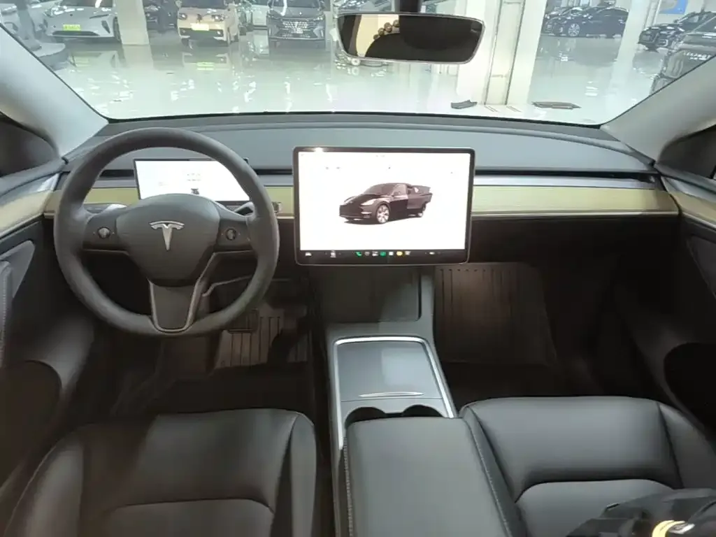 Tesla Model Y — фото 7