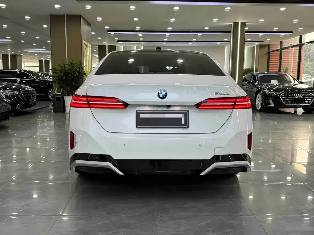 BMW 5 Series — фото 10