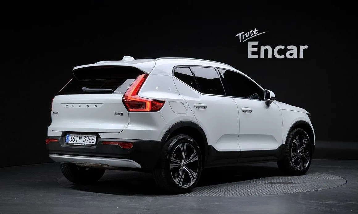 Volvo XC40 — фото 4