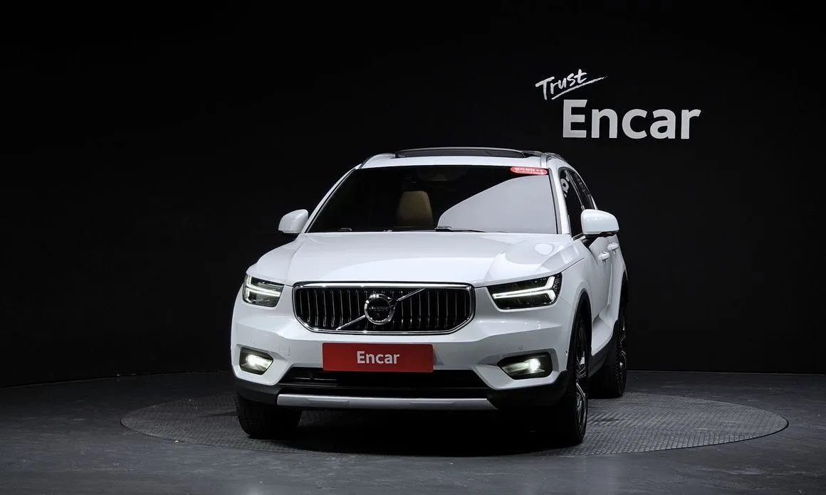Volvo XC40 — фото 7