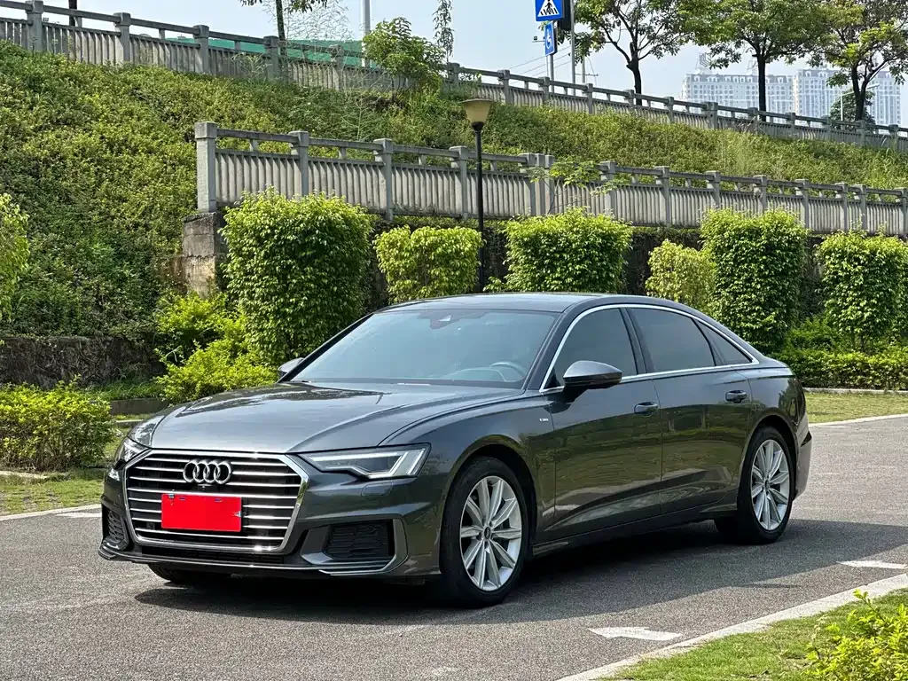 Audi A6L — фото 1