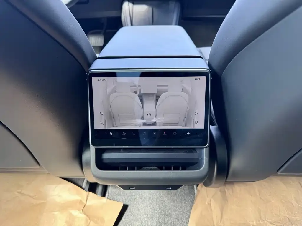 Tesla Model 3 — фото 2