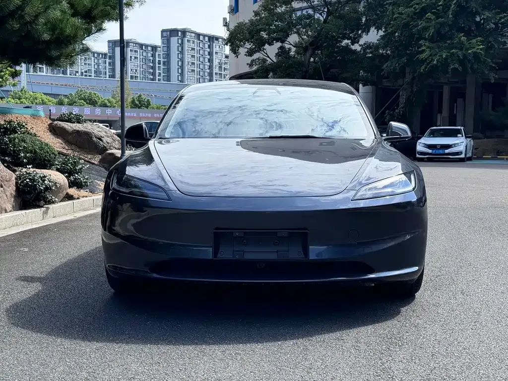Tesla Model 3 — фото 9