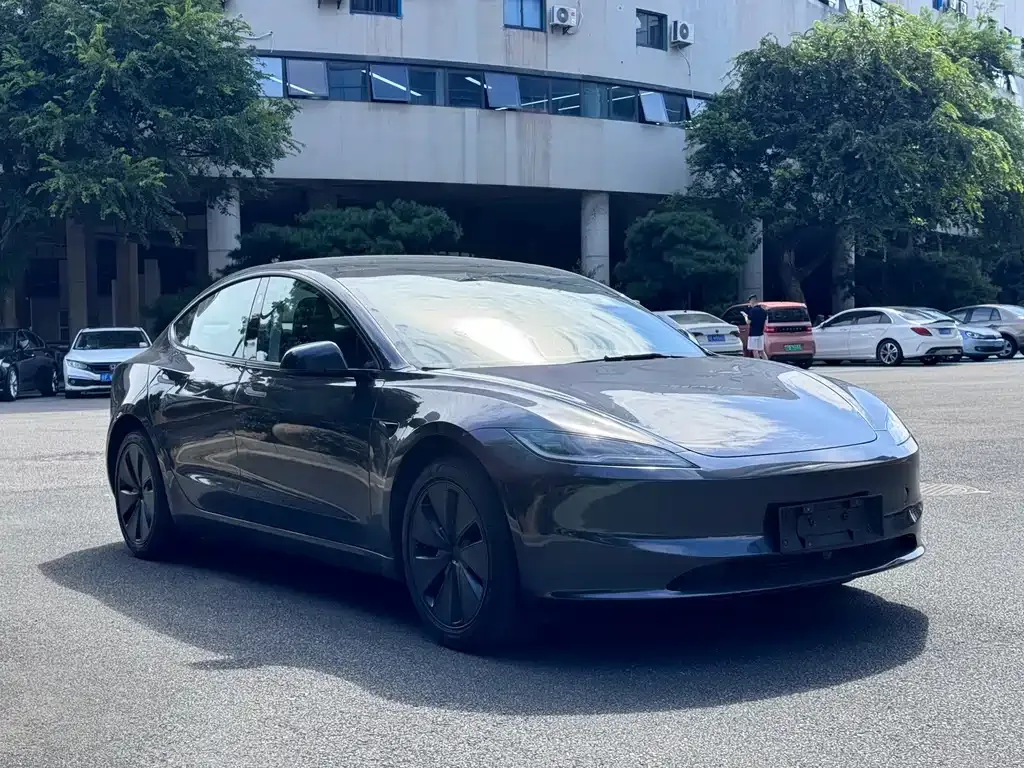 Tesla Model 3 — фото 10