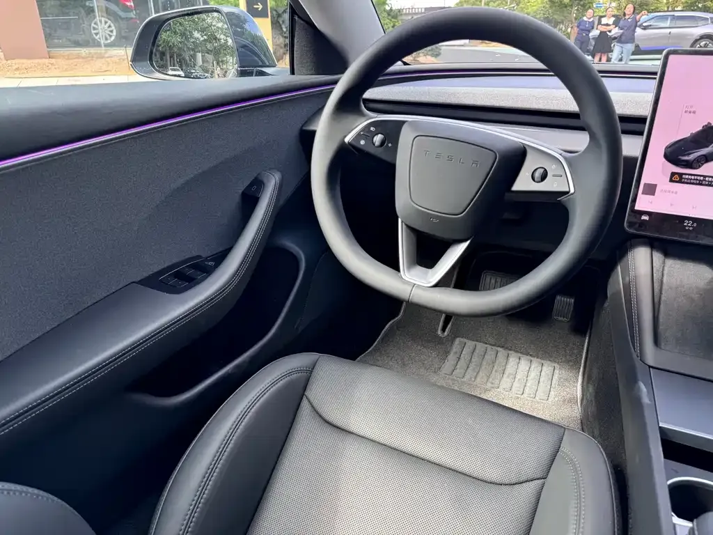 Tesla Model 3 — фото 5