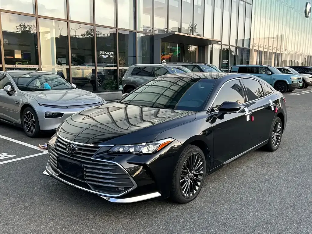 Toyota Avalon — фото 1