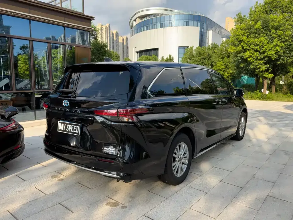 Toyota Sienna — фото 5