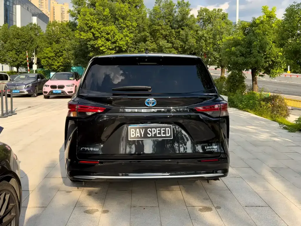 Toyota Sienna — фото 10