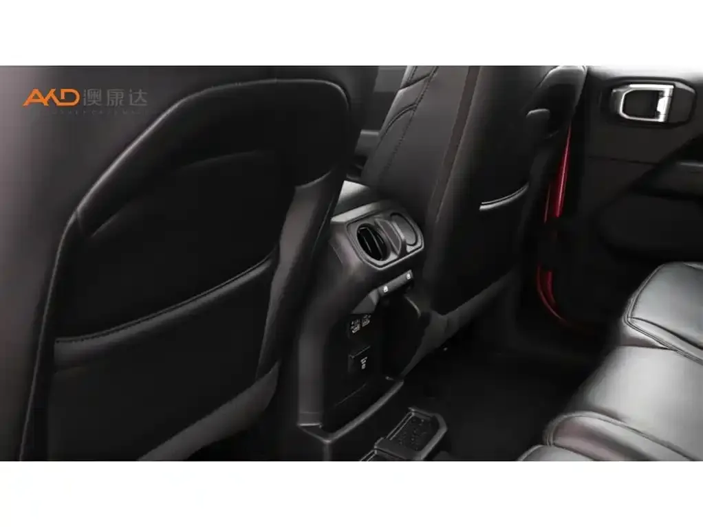 Jeep Wrangler — фото 10
