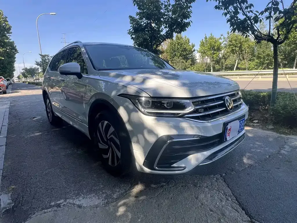 Volkswagen Tiguan L — фото 8