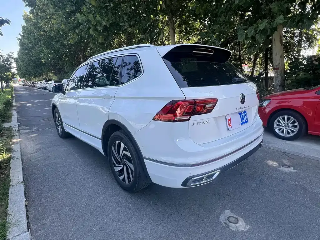 Volkswagen Tiguan L — фото 5