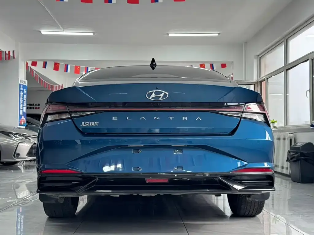 Hyundai Elantra — фото 2