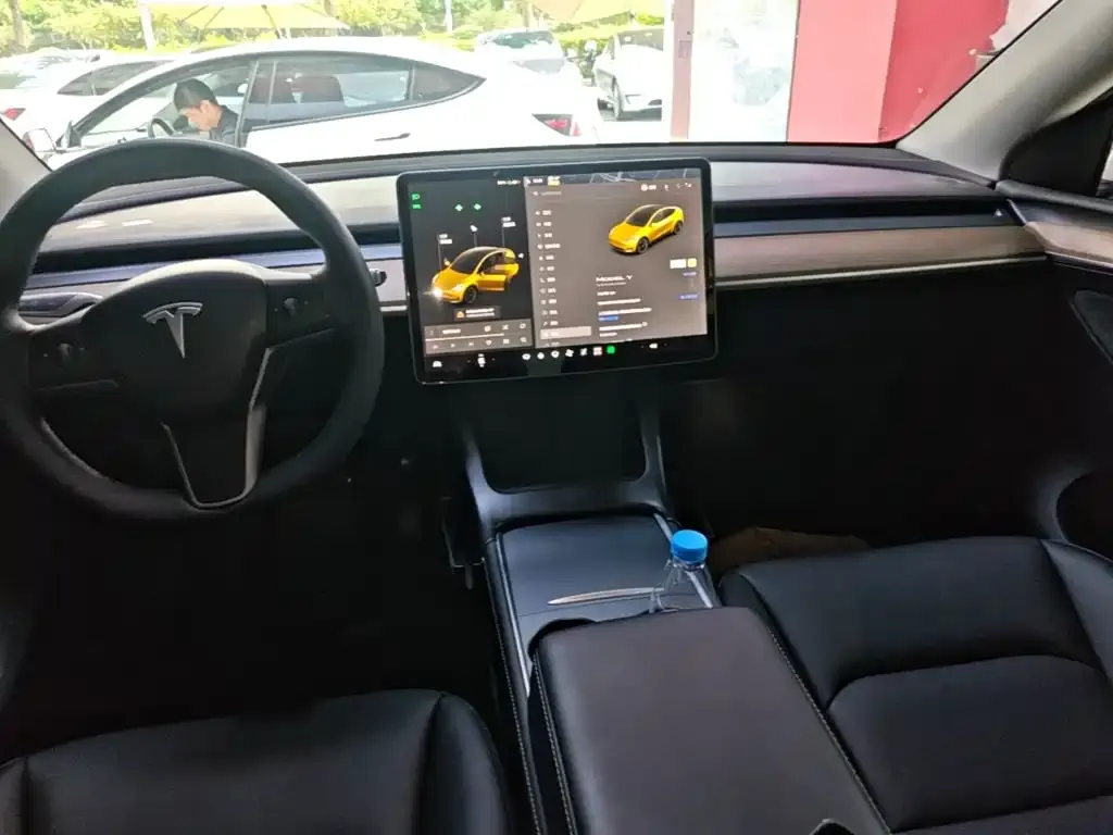 Tesla Model Y — фото 2