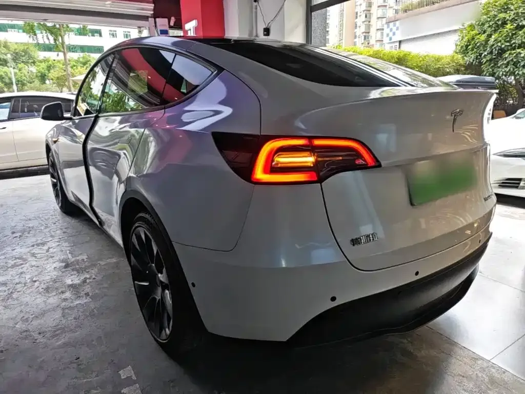 Tesla Model Y — фото 5