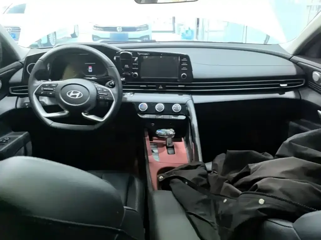 Hyundai Elantra — фото 3
