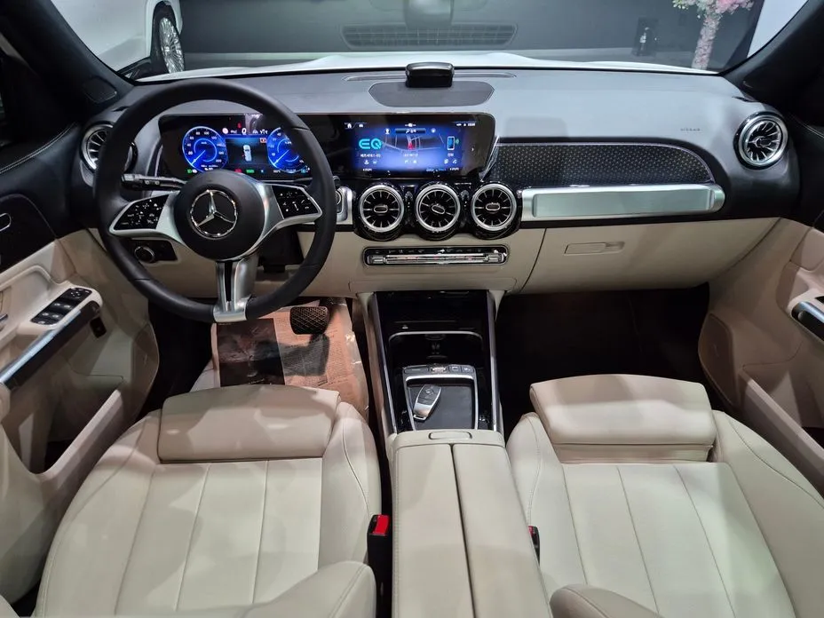 Mercedes-Benz EQB — фото 10