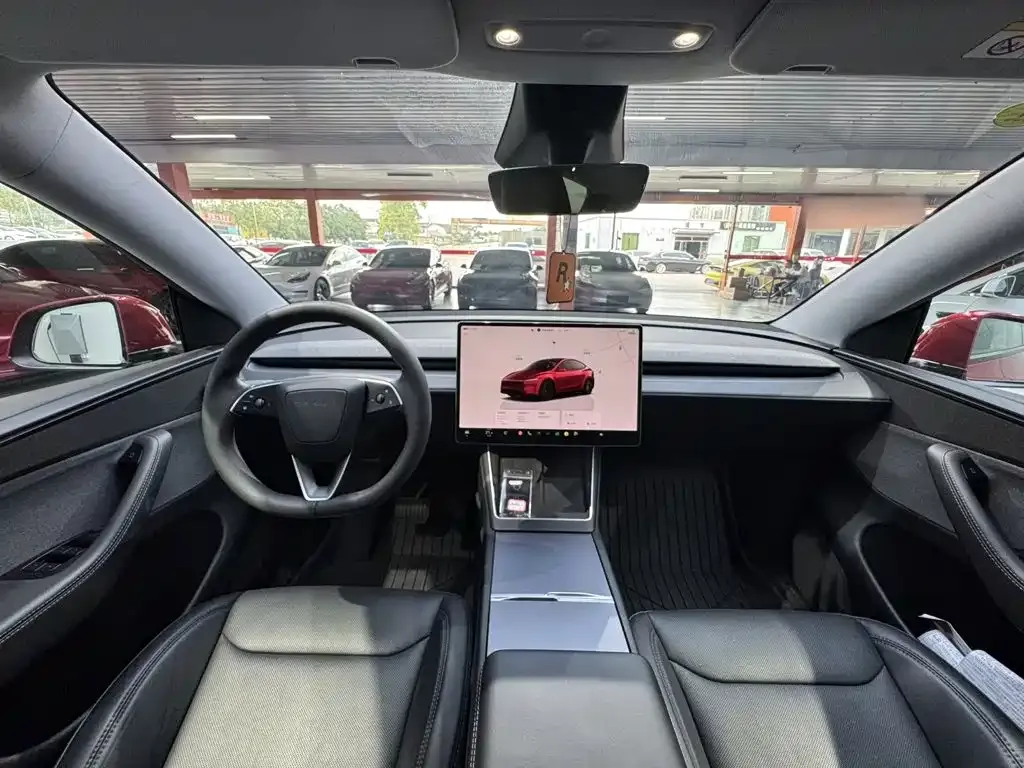 Tesla Model Y — фото 10