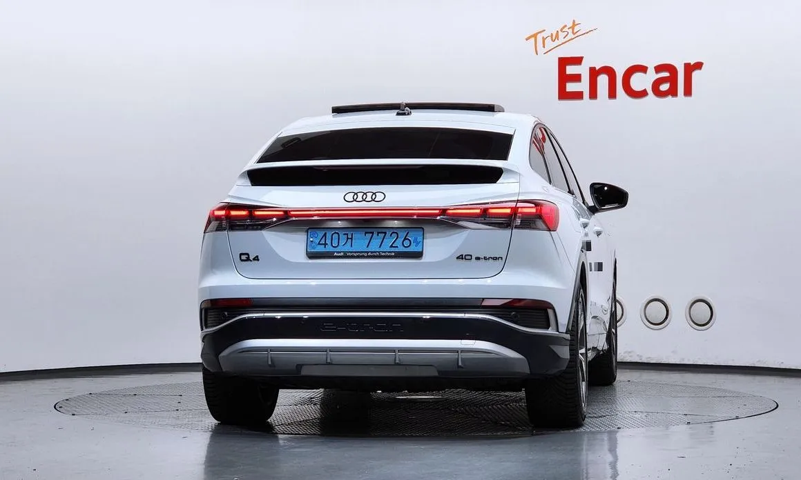 Audi Q4 e-tron — фото 8