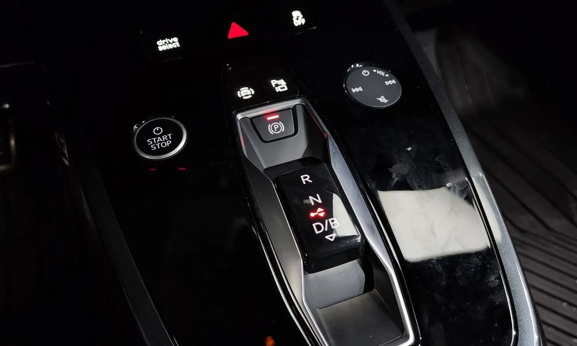 Audi Q4 e-tron — фото 2