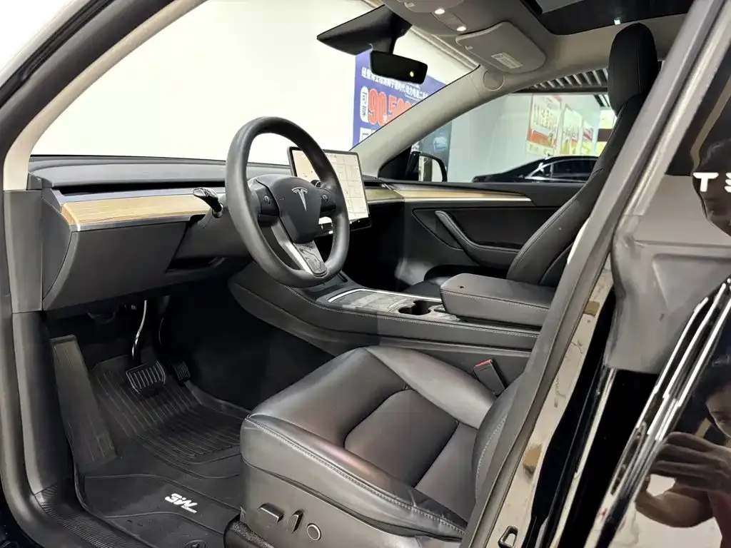 Tesla Model Y — фото 2