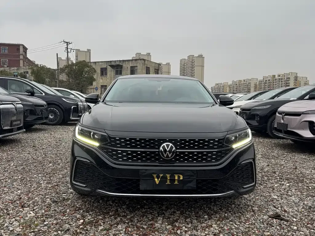 Volkswagen Passat — фото 1