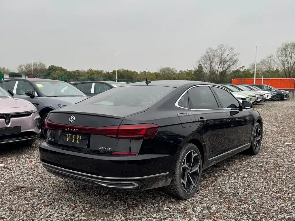 Volkswagen Passat — фото 8