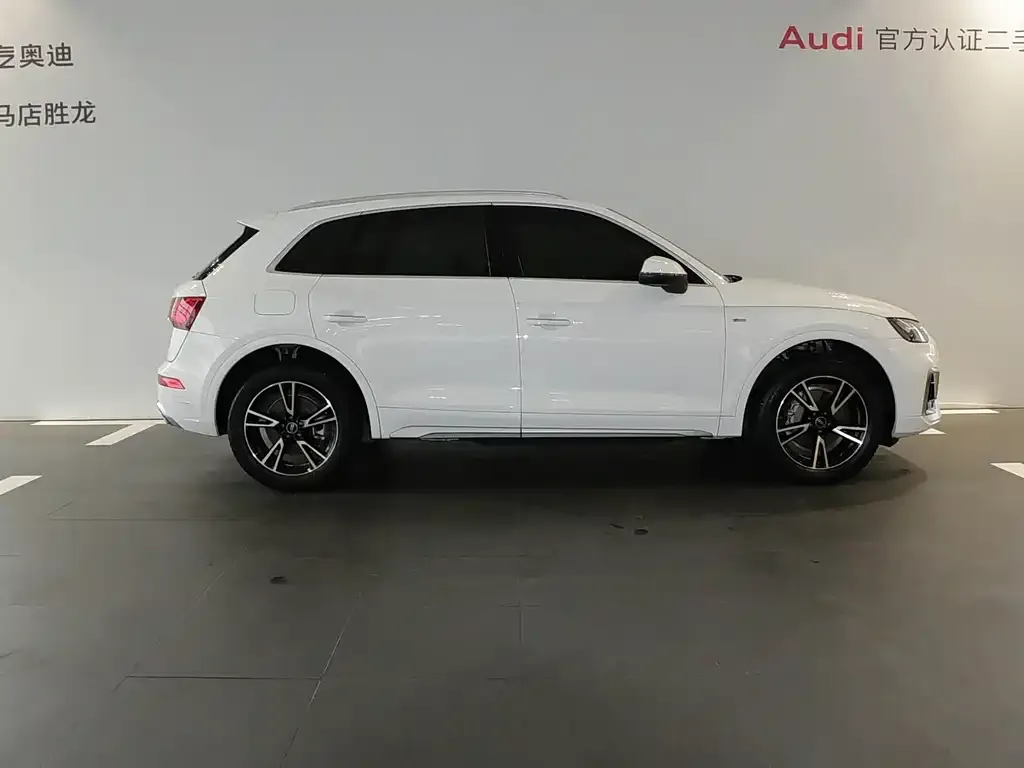 Audi Q5L — фото 5