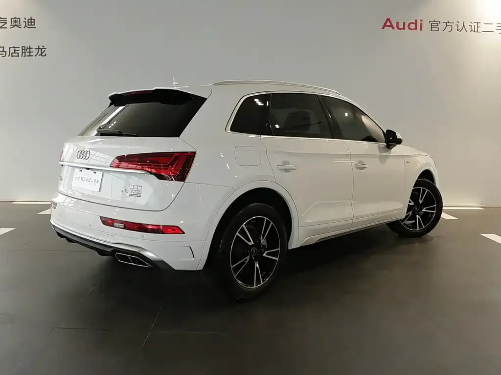 Audi Q5L — фото 6