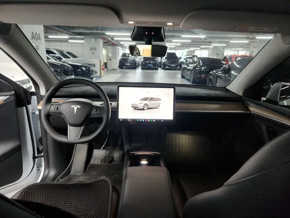 Tesla Model Y — фото 10