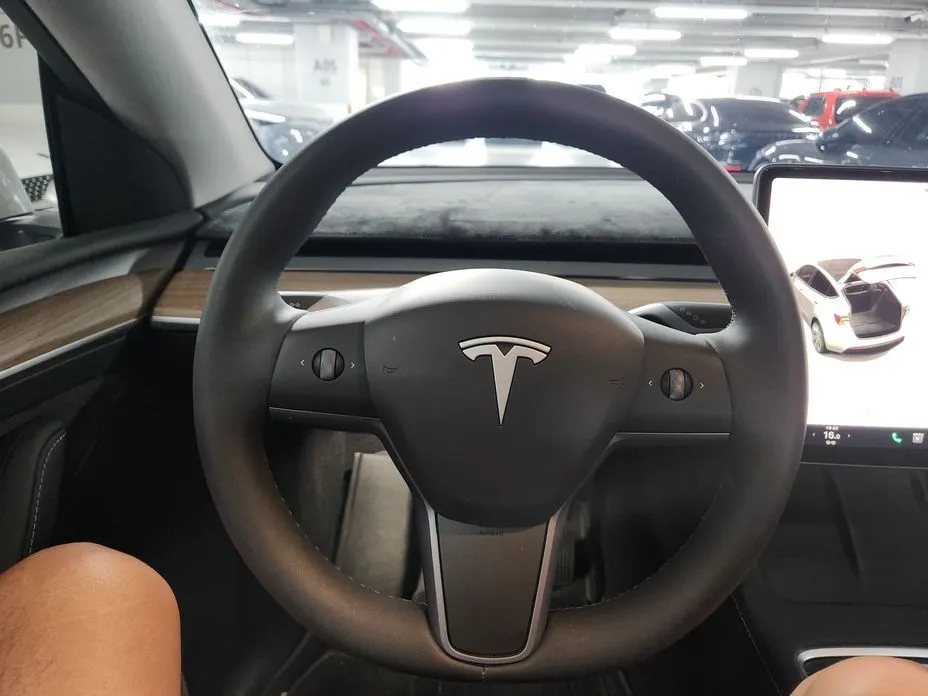 Tesla Model Y — фото 8