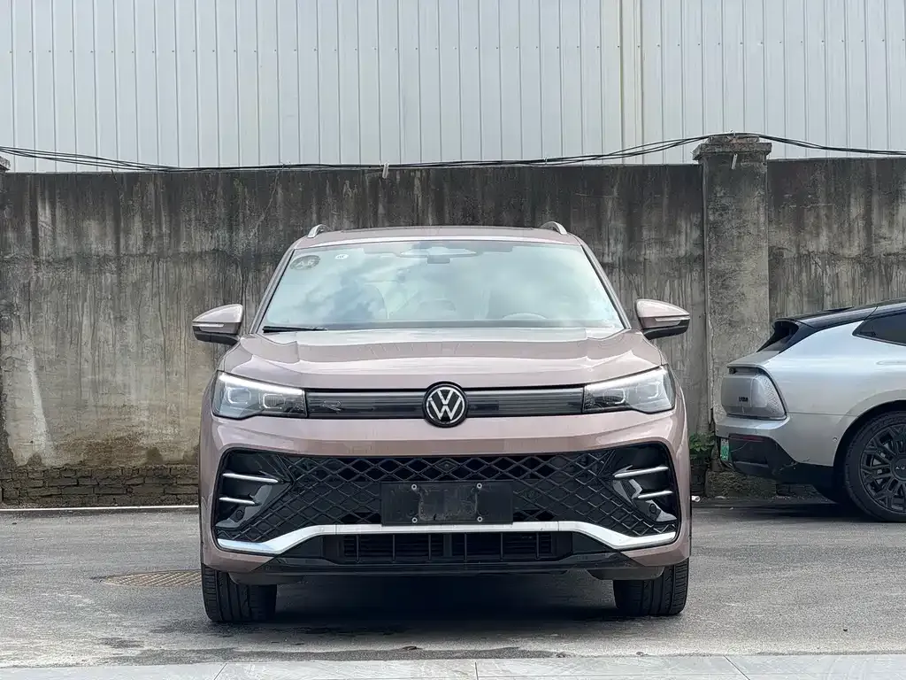 Volkswagen Tiguan L — фото 5
