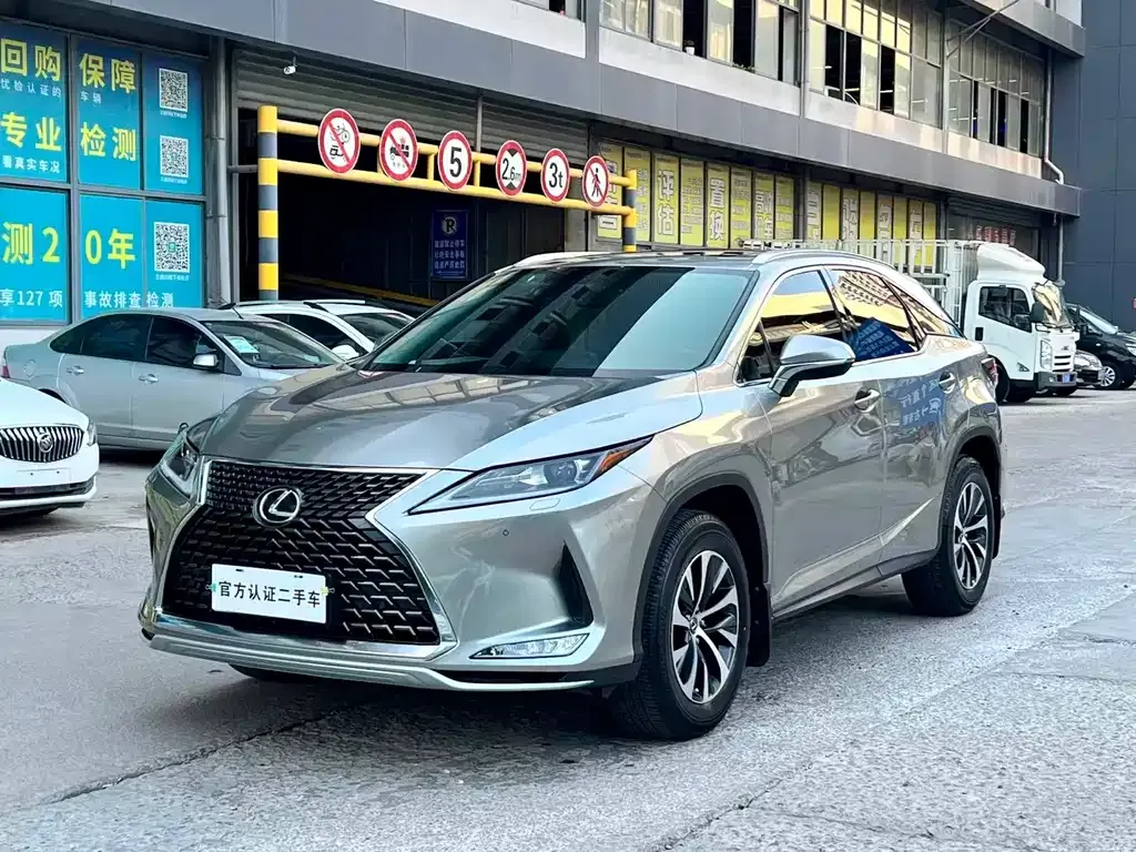 Lexus RX — фото 1