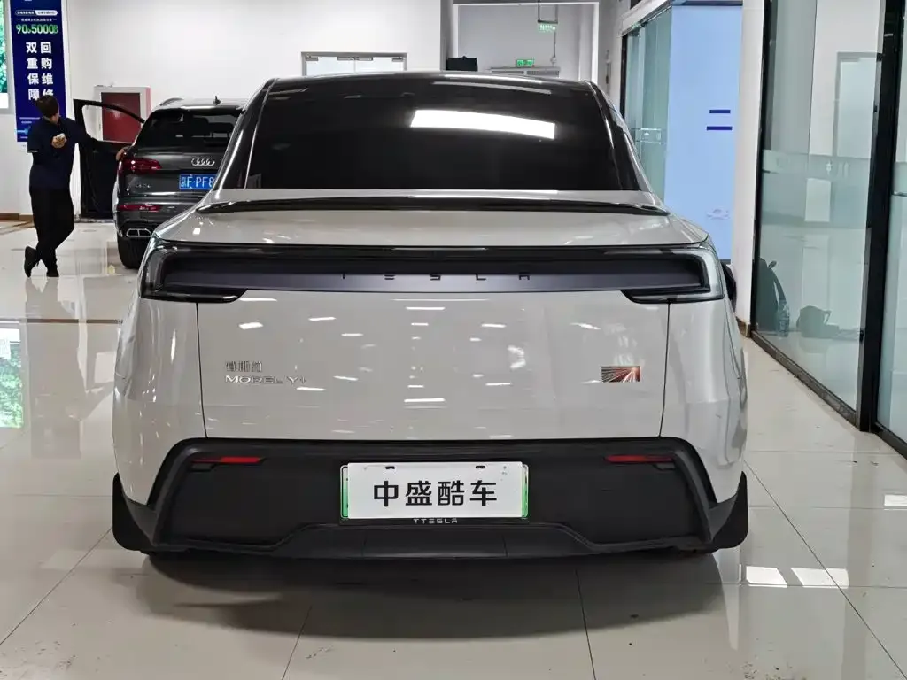 Tesla Model Y — фото 2