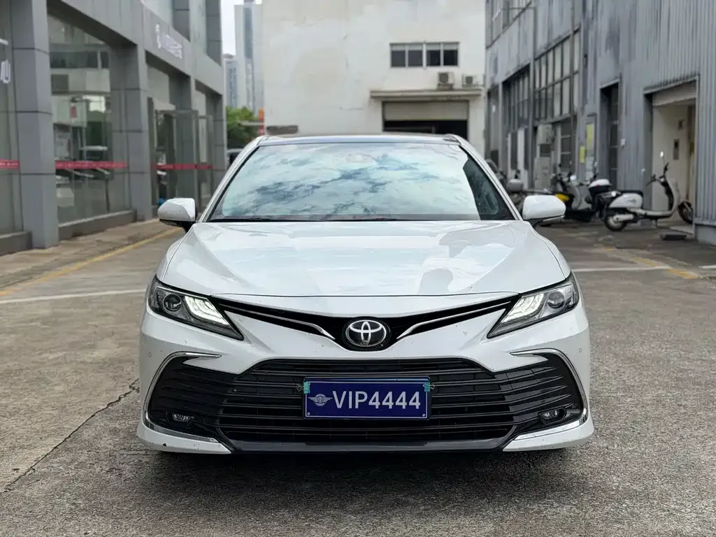 Toyota Camry — фото 9