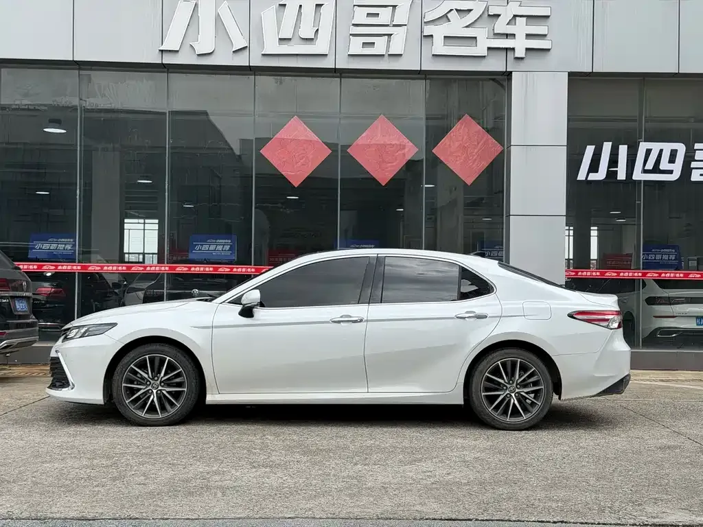 Toyota Camry — фото 6