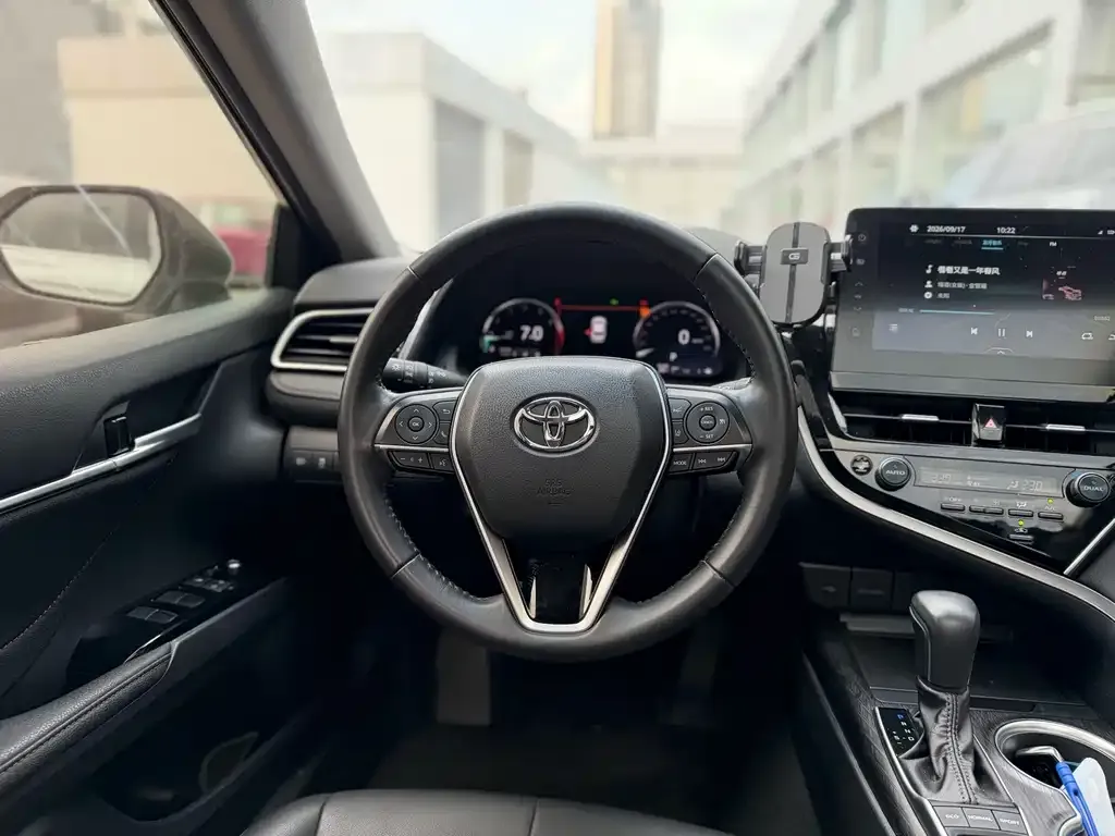 Toyota Camry — фото 8