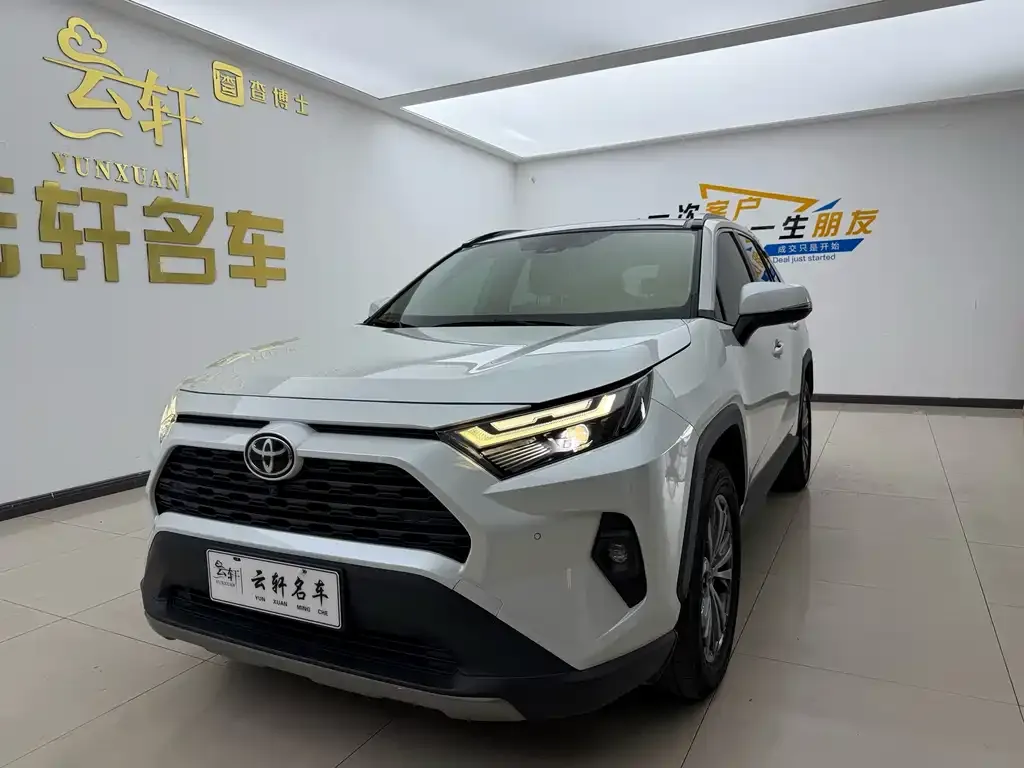 Toyota RAV4 — фото 1