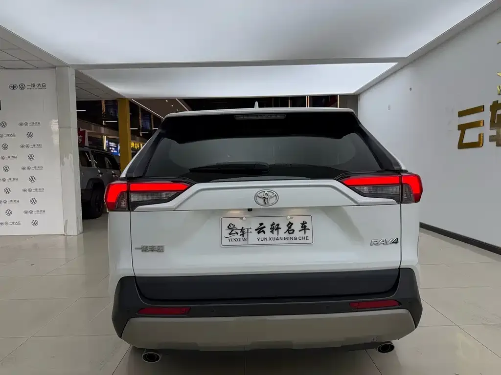 Toyota RAV4 — фото 4