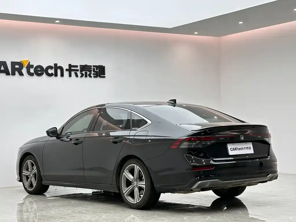 Honda Accord — фото 8