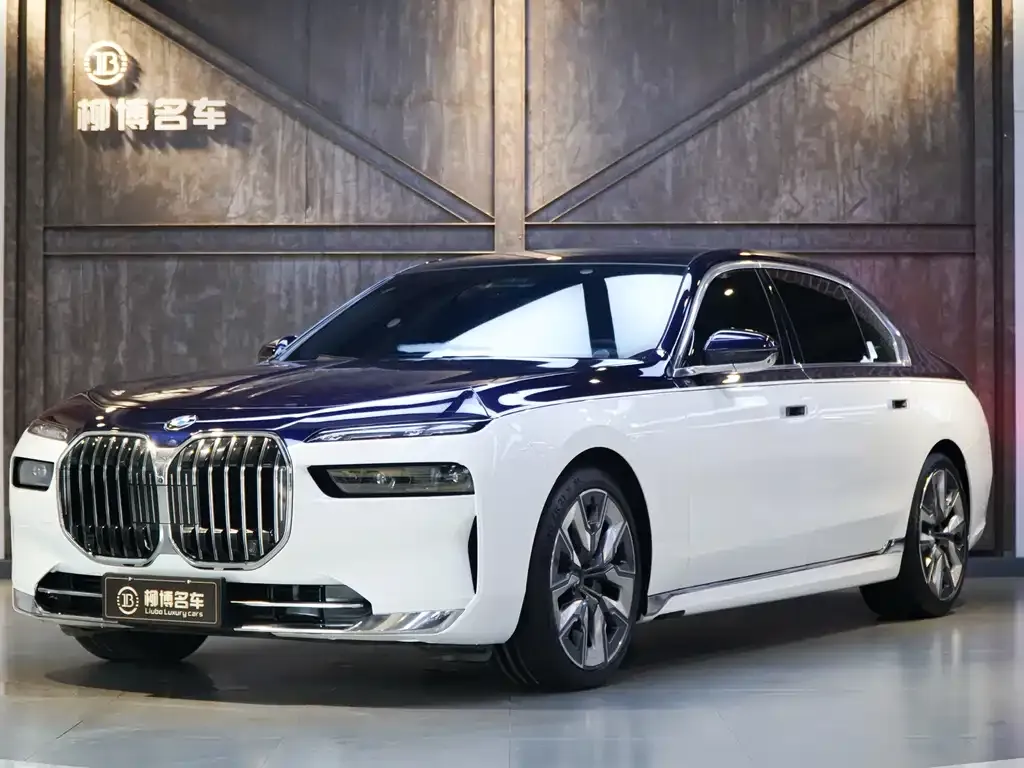 BMW 7 Series — фото 1