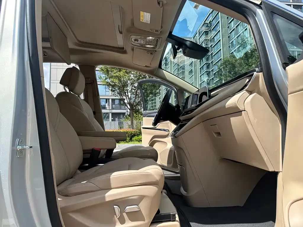 Buick GL8 Hybrid — фото 3