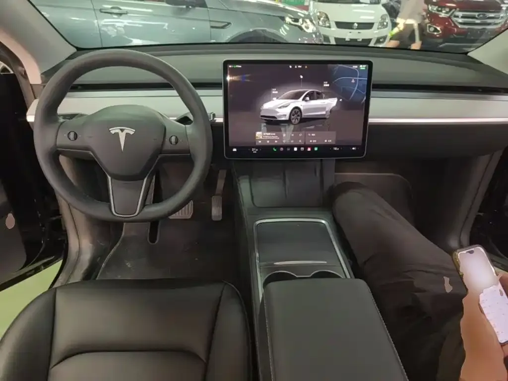 Tesla Model Y — фото 3