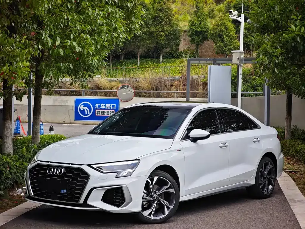 Audi A3 — фото 1