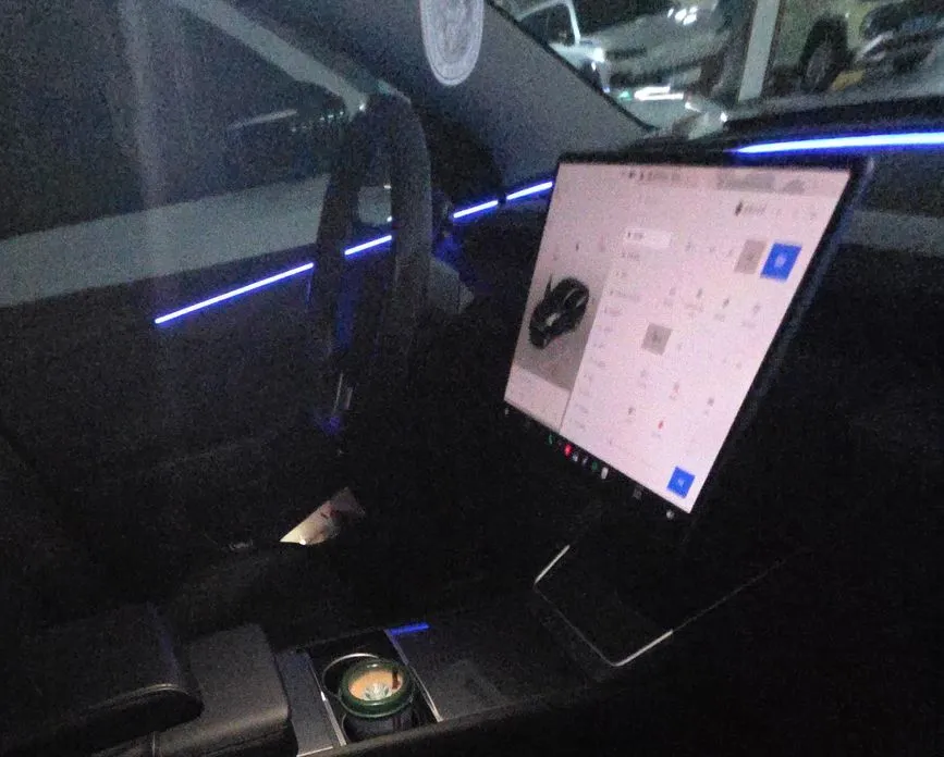 Tesla Model Y — фото 9